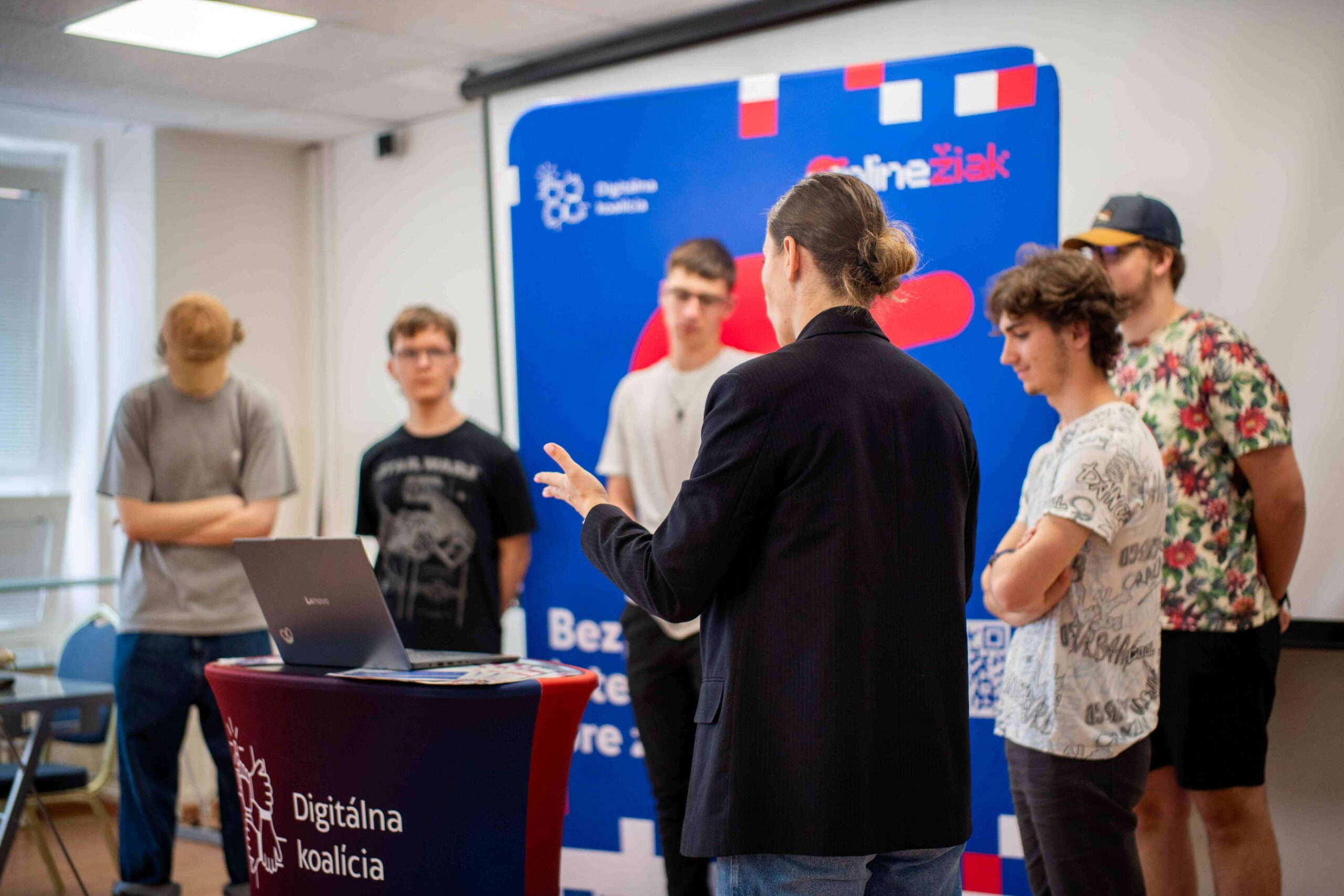 už 15 000 žiakov požiadalo o bezplatné pevné internetové pripojenie